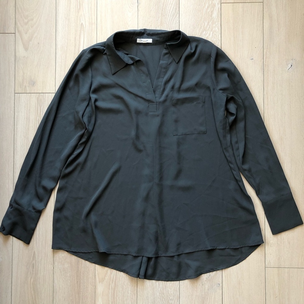 Anthropologie Pleione Collared Classic Blouse in Dark Green Size S Pleated